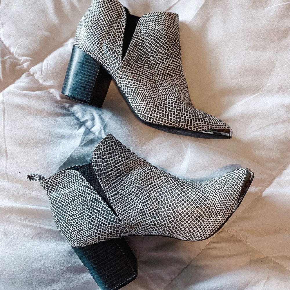 Speckled Chelsea booties